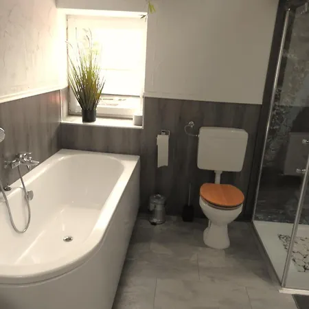 Alte Magd Ратенов