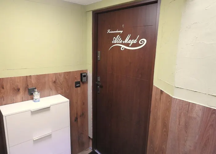 Alte Magd * راتينو